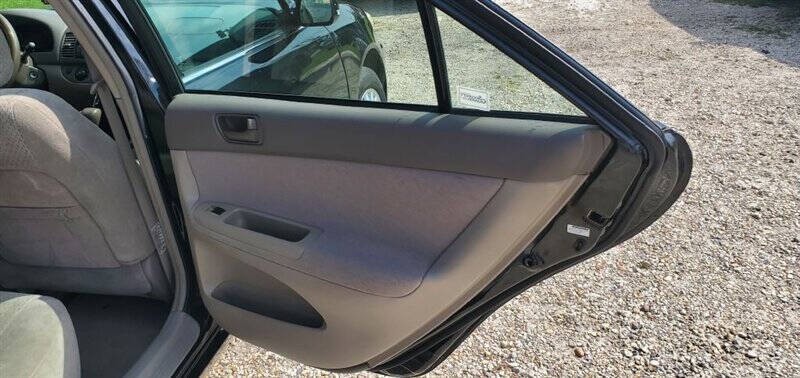 2004 Toyota Camry Image 12