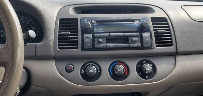 2004 Toyota Camry Image 19