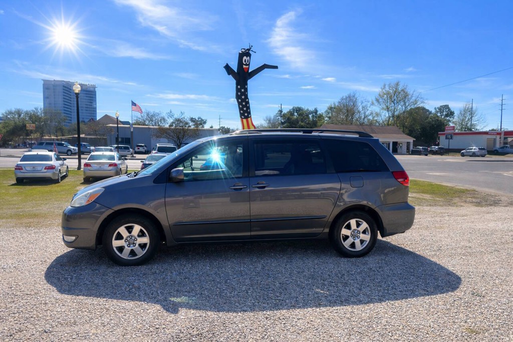 2005 Toyota Sienna Image 1