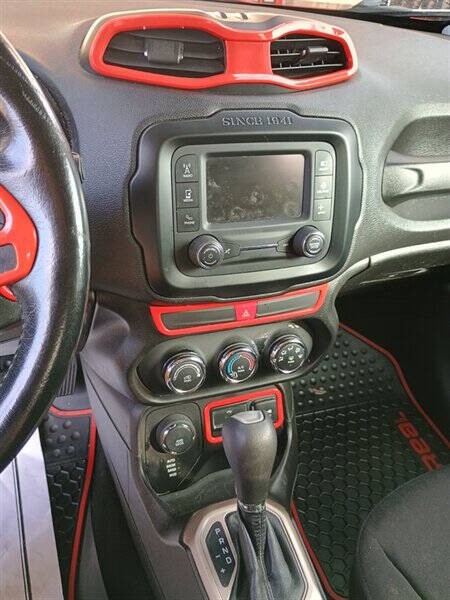 2017 Jeep Renegade Image 12