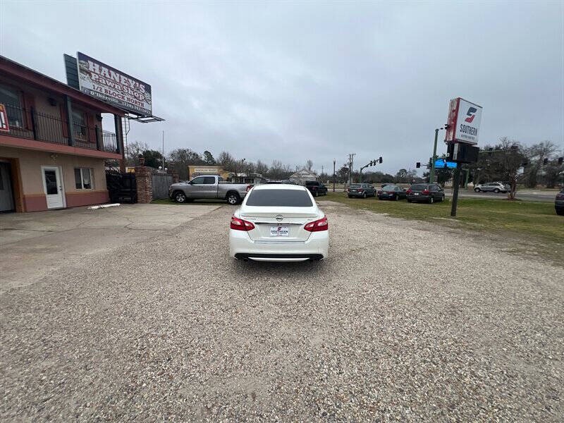 2016 Nissan Altima Image 6