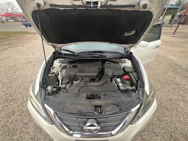 2016 Nissan Altima Image 14