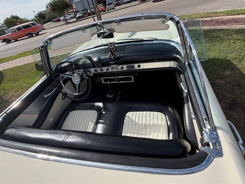 1956 Ford Thunderbird Image 5