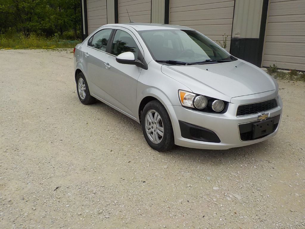 2015 Chevrolet Sonic Image 3