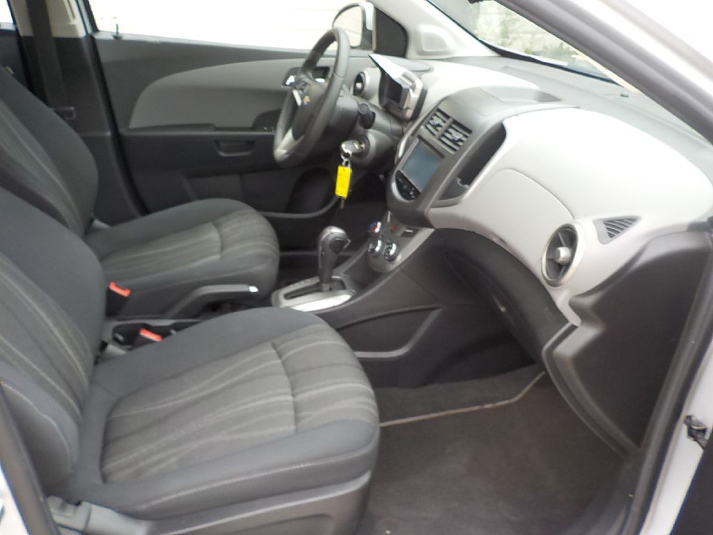 2015 Chevrolet Sonic Image 9
