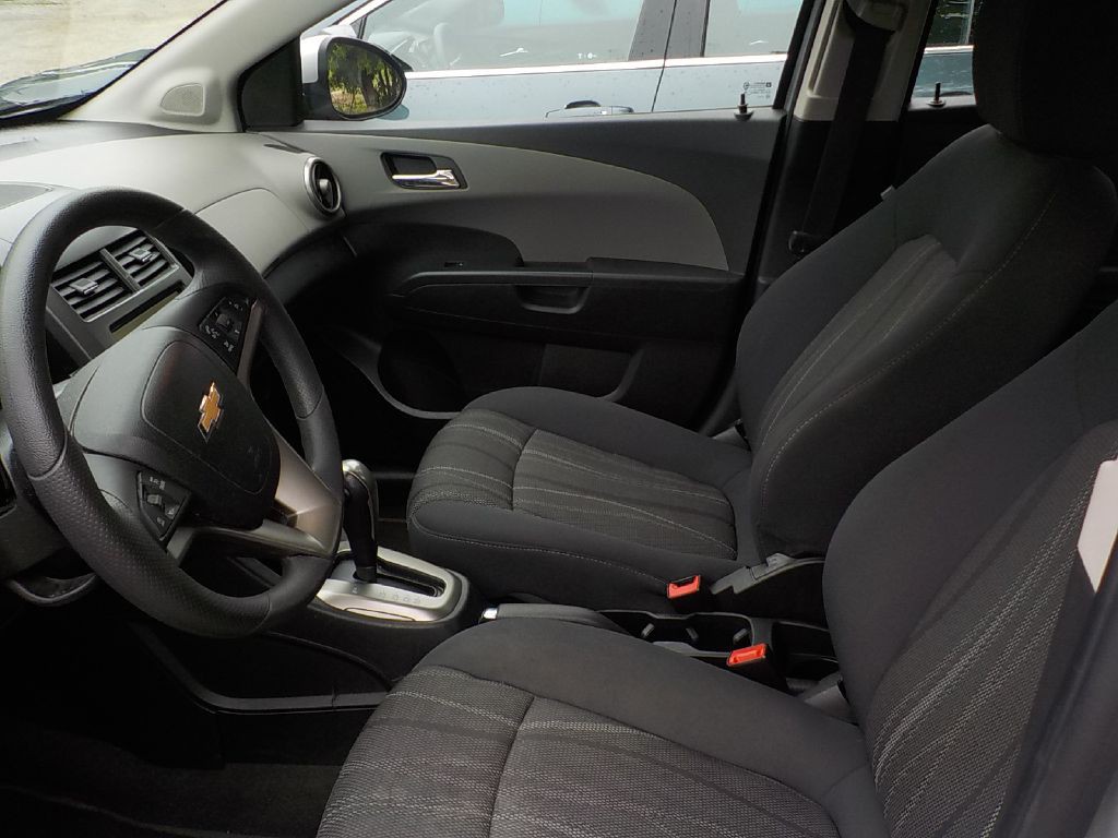 2015 Chevrolet Sonic Image 12
