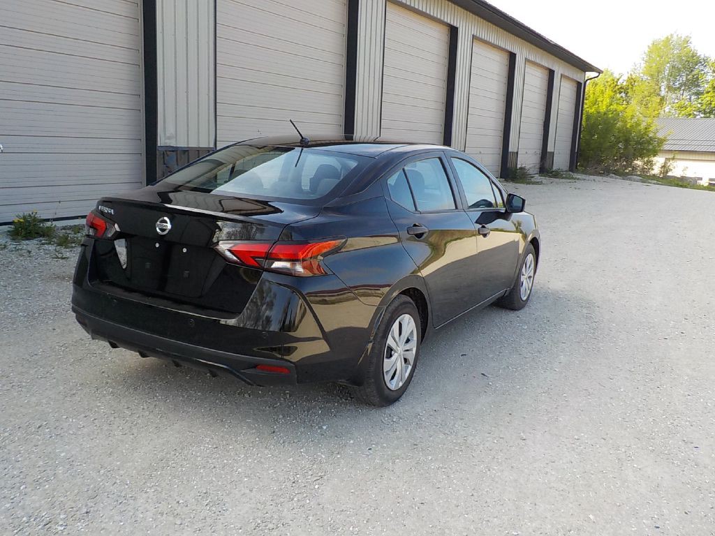 2021 Nissan Versa Image 5