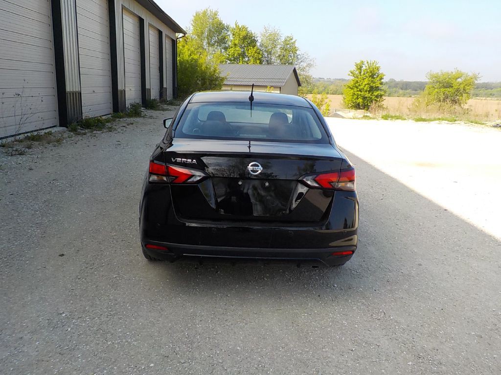 2021 Nissan Versa Image 6