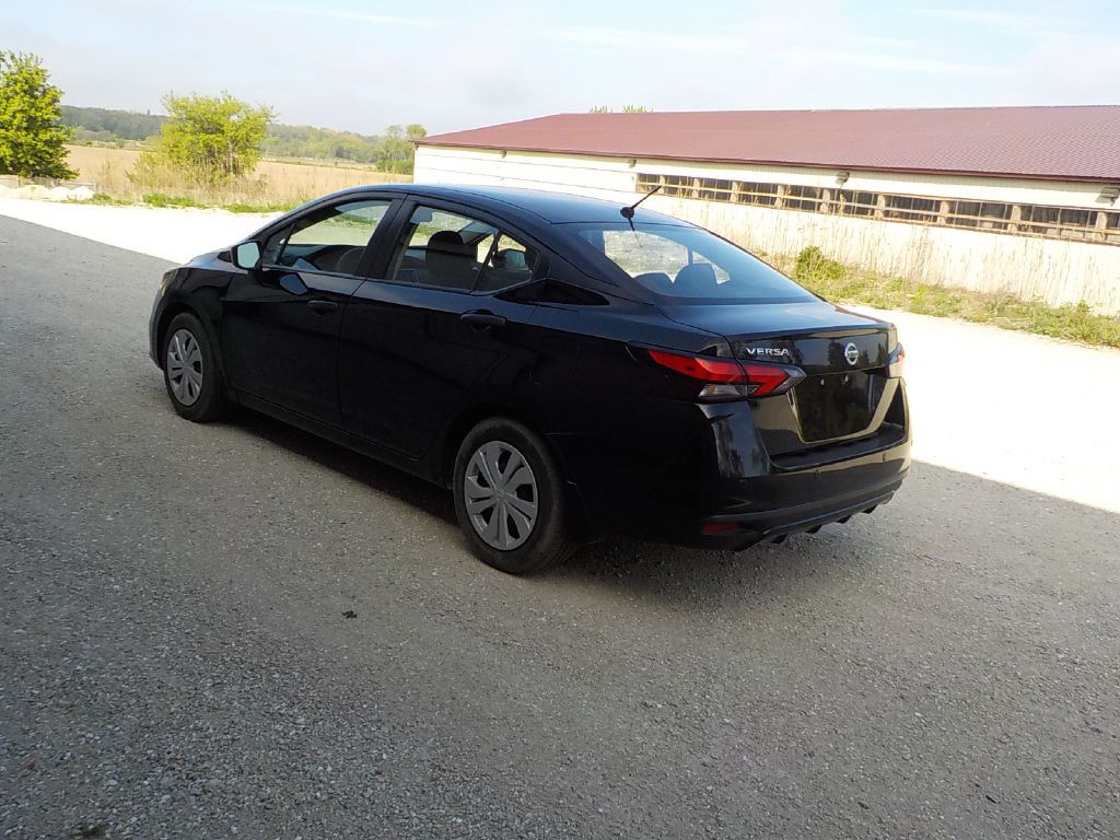 2021 Nissan Versa Image 7