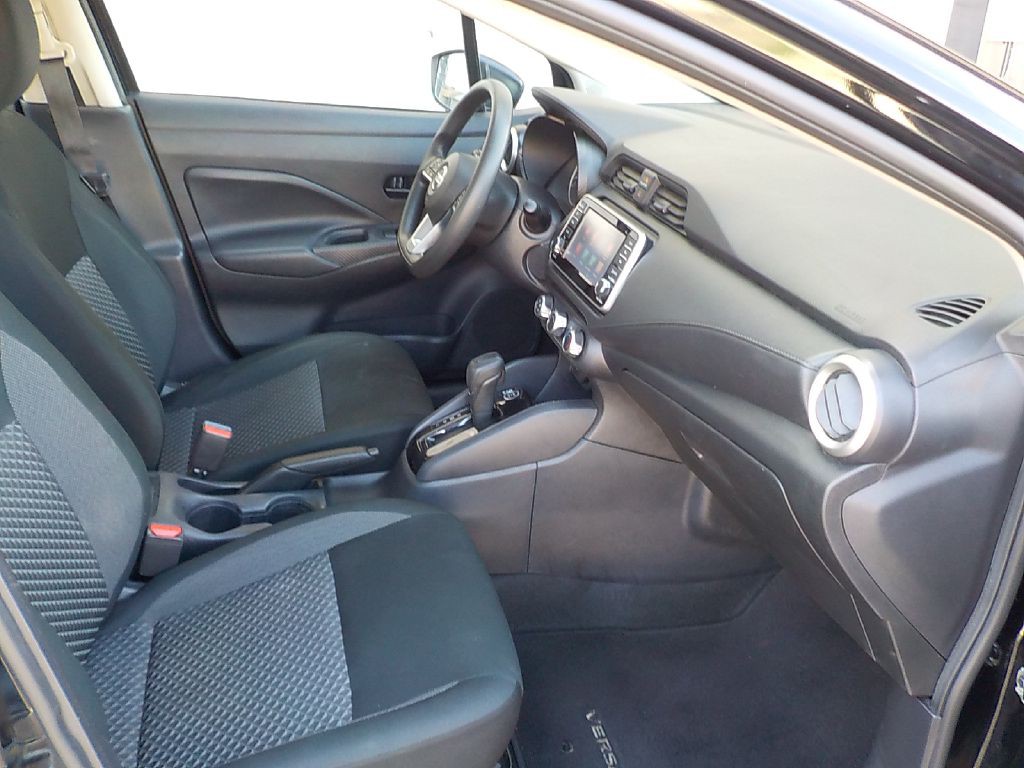 2021 Nissan Versa Image 9