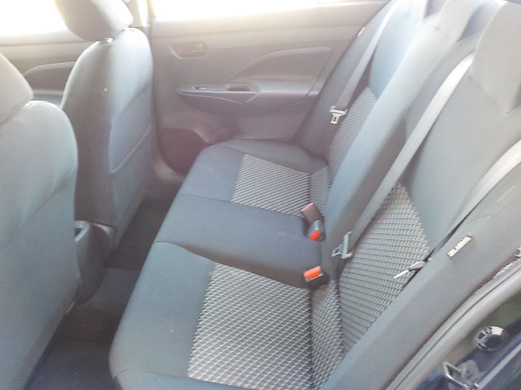 2021 Nissan Versa Image 11