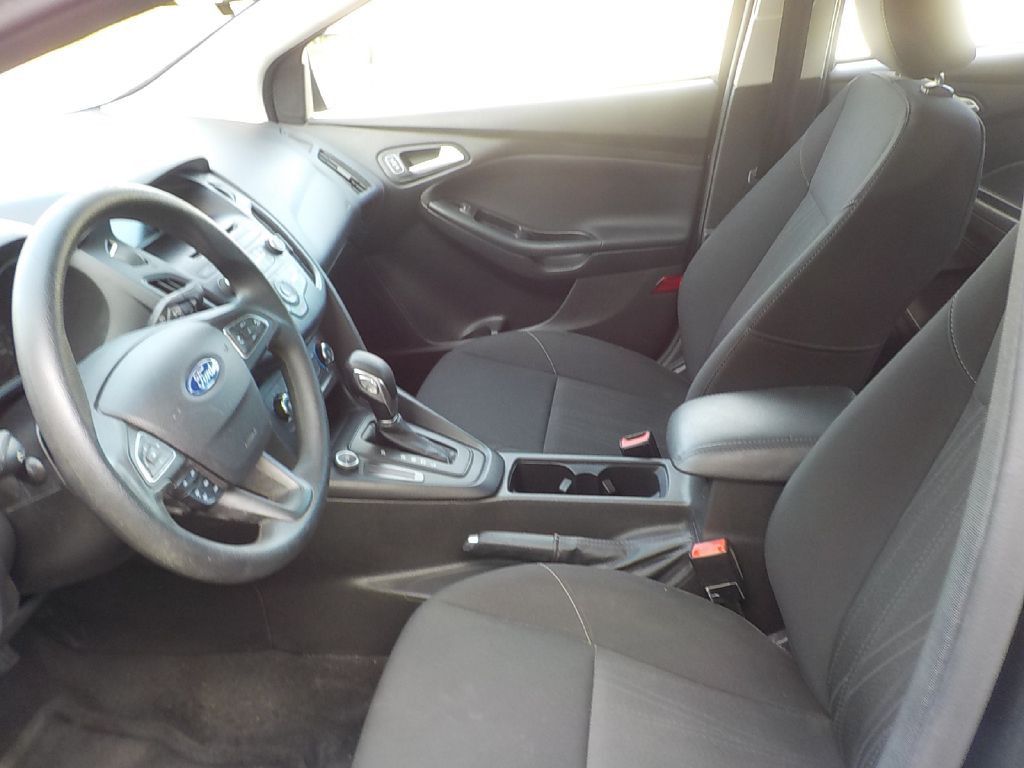 2017 Ford Focus Image 12
