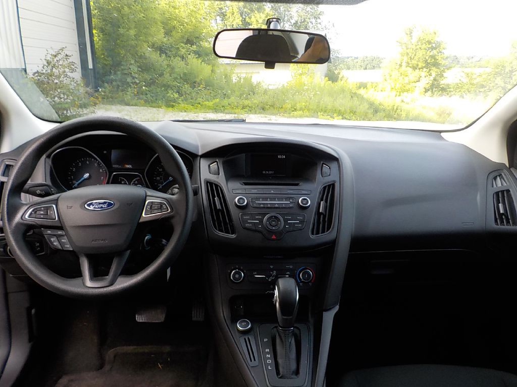 2017 Ford Focus Image 13