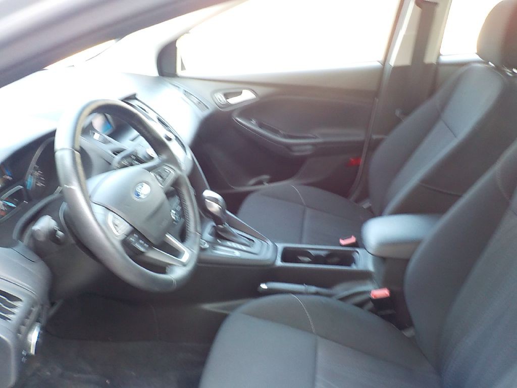 2016 Ford Focus Image 12
