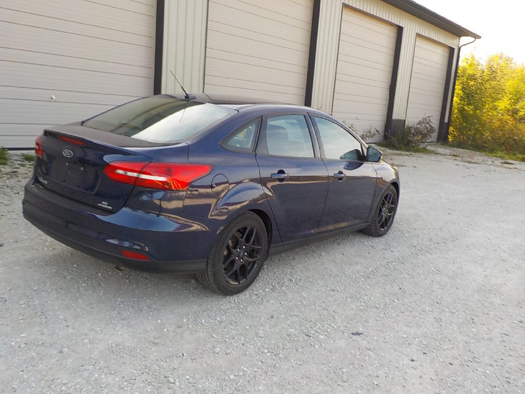 2016 Ford Focus Image 5