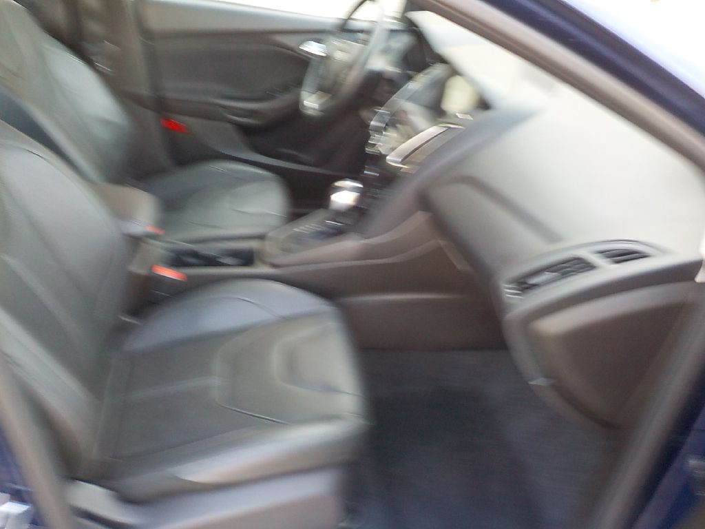 2016 Ford Focus Image 9