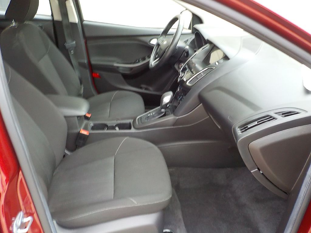 2017 Ford Focus Image 9