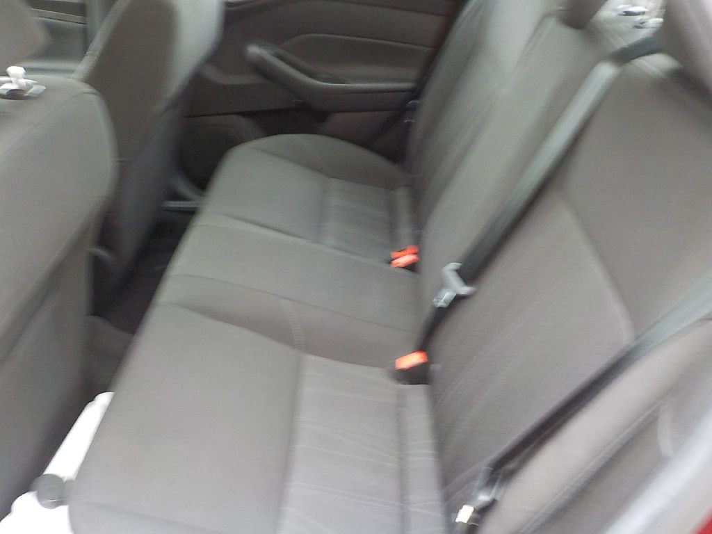 2017 Ford Focus Image 11