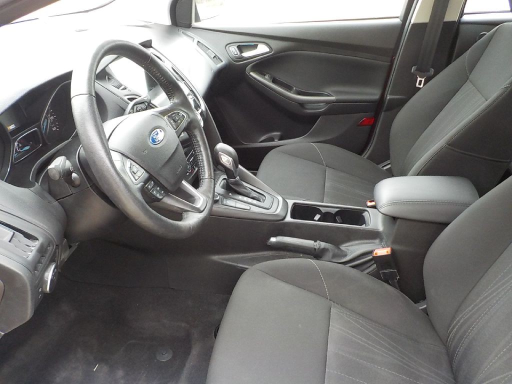 2017 Ford Focus Image 12