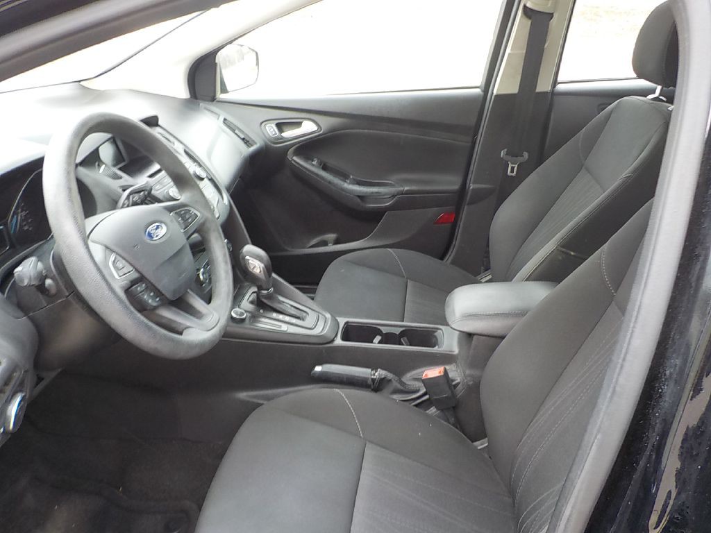 2017 Ford Focus Image 12