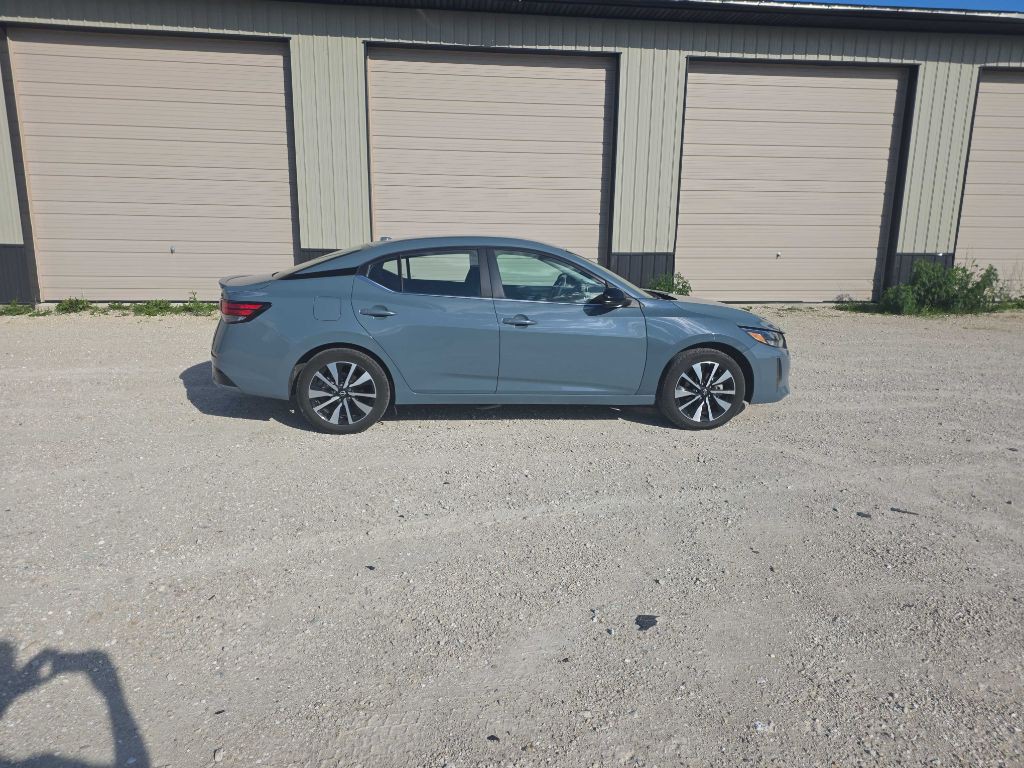 2025 Nissan Sentra Image 2