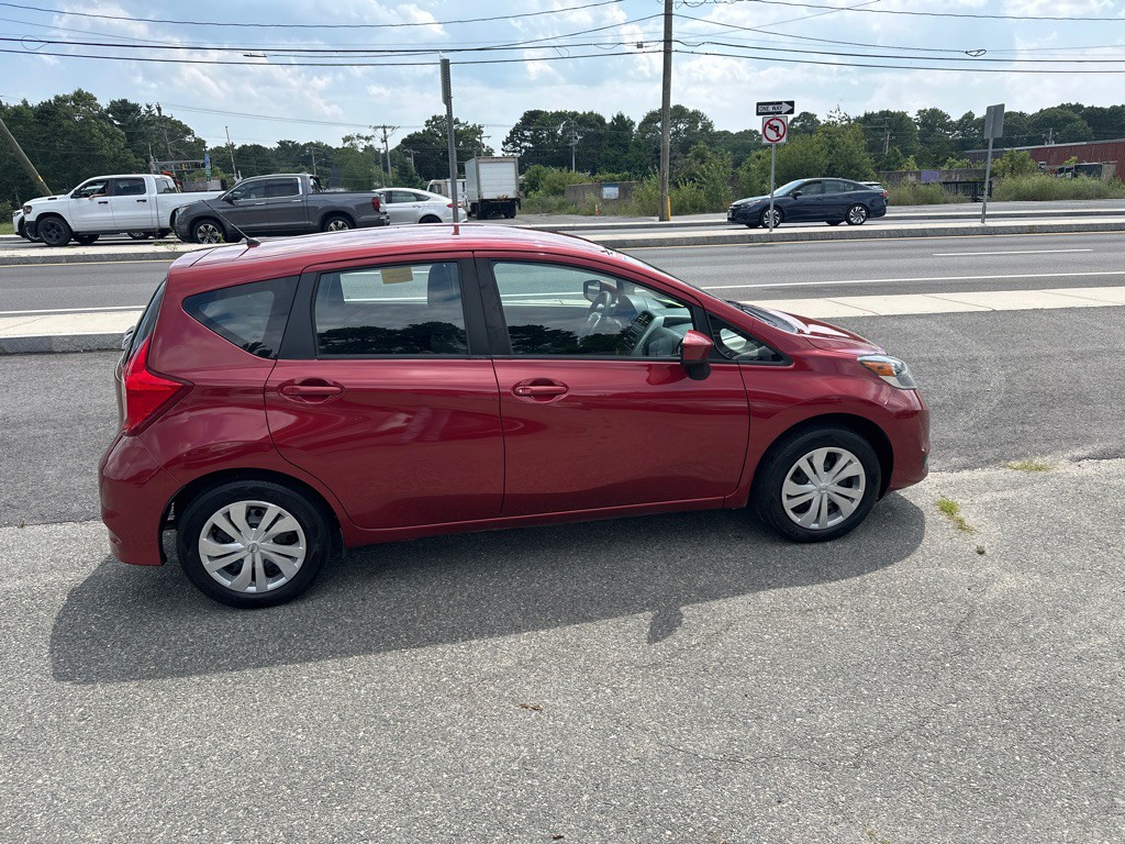 2017 Nissan Versa Image 6