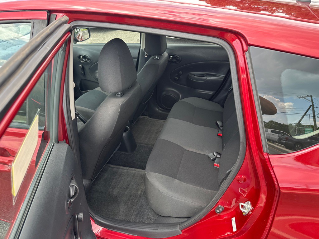 2017 Nissan Versa Image 9