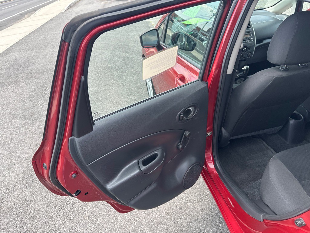 2017 Nissan Versa Image 10