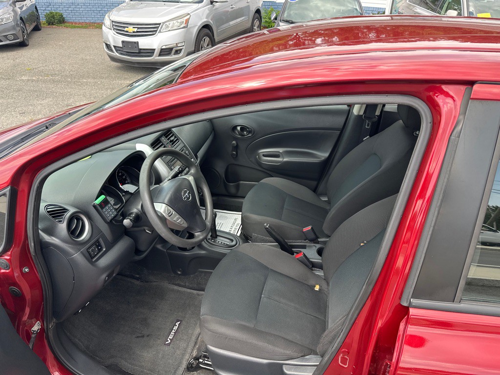 2017 Nissan Versa Image 11