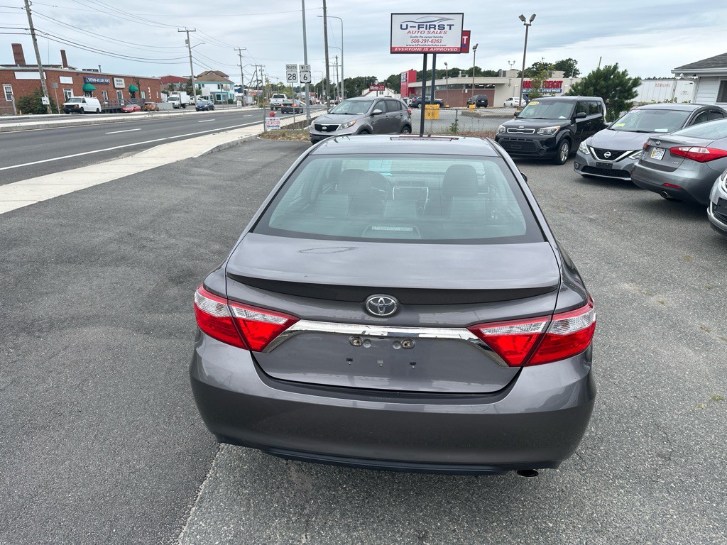 2015 Toyota Camry Image 14