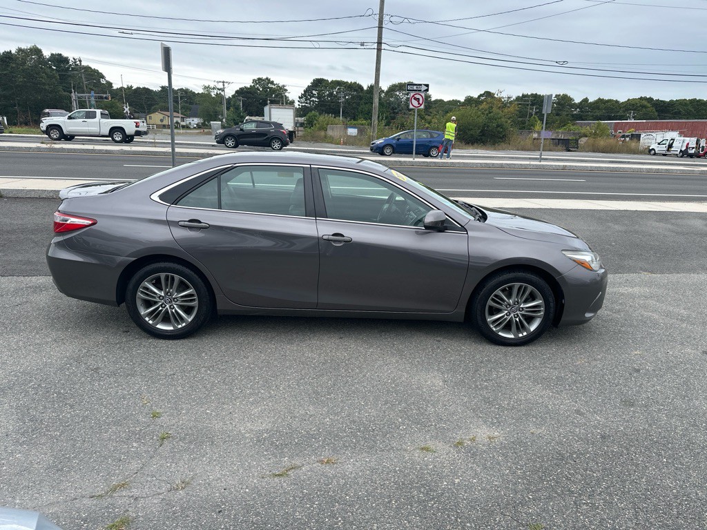 2015 Toyota Camry Image 16