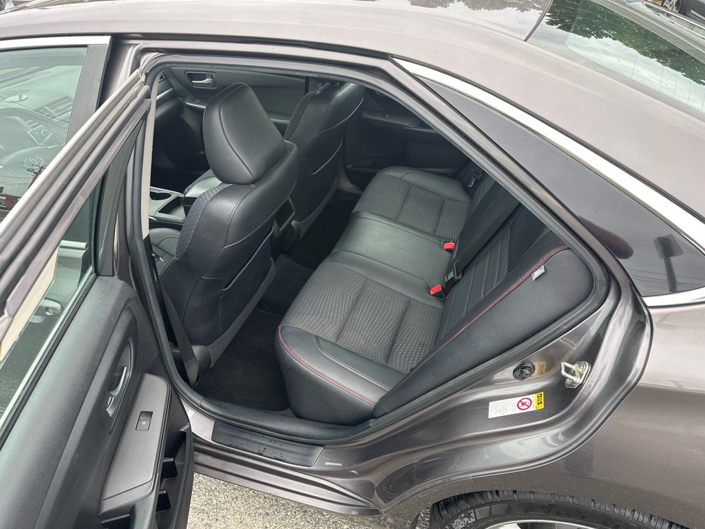 2015 Toyota Camry Image 19
