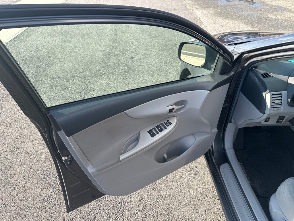 2012 Toyota Corolla Image 12