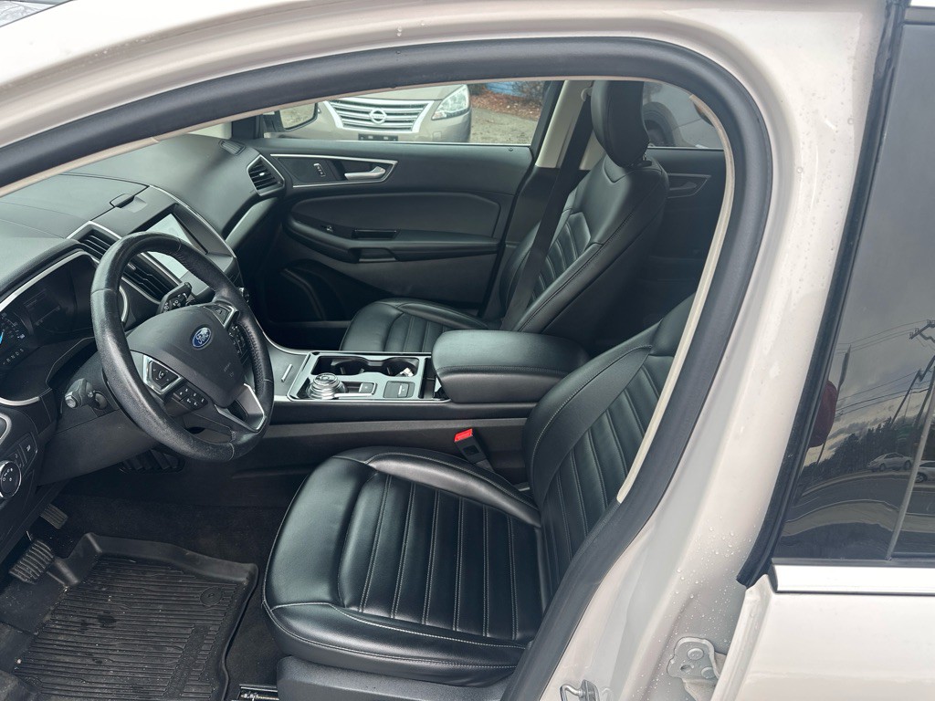 2019 Ford Edge Image 11