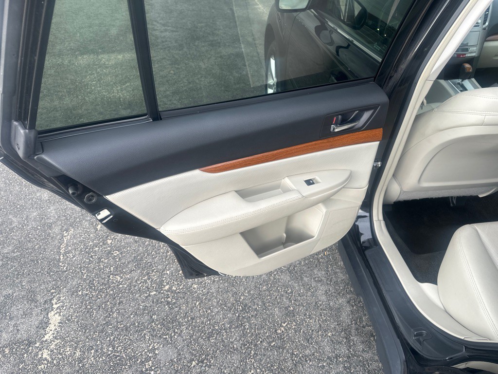 2014 Subaru Outback Image 10