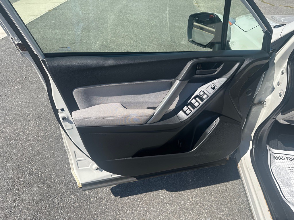 2015 Subaru Forester Image 12