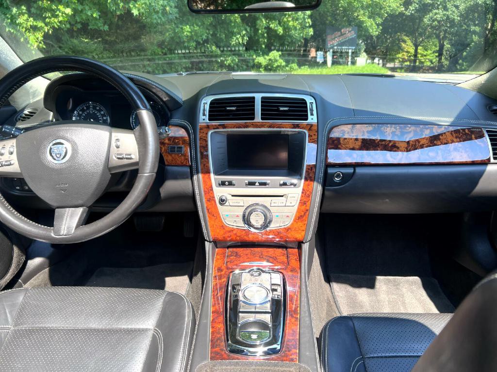 2010 Jaguar XK-Series Image 21