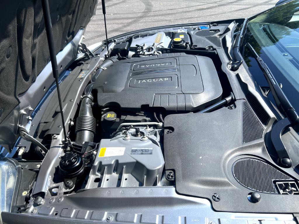 2010 Jaguar XK-Series Image 26