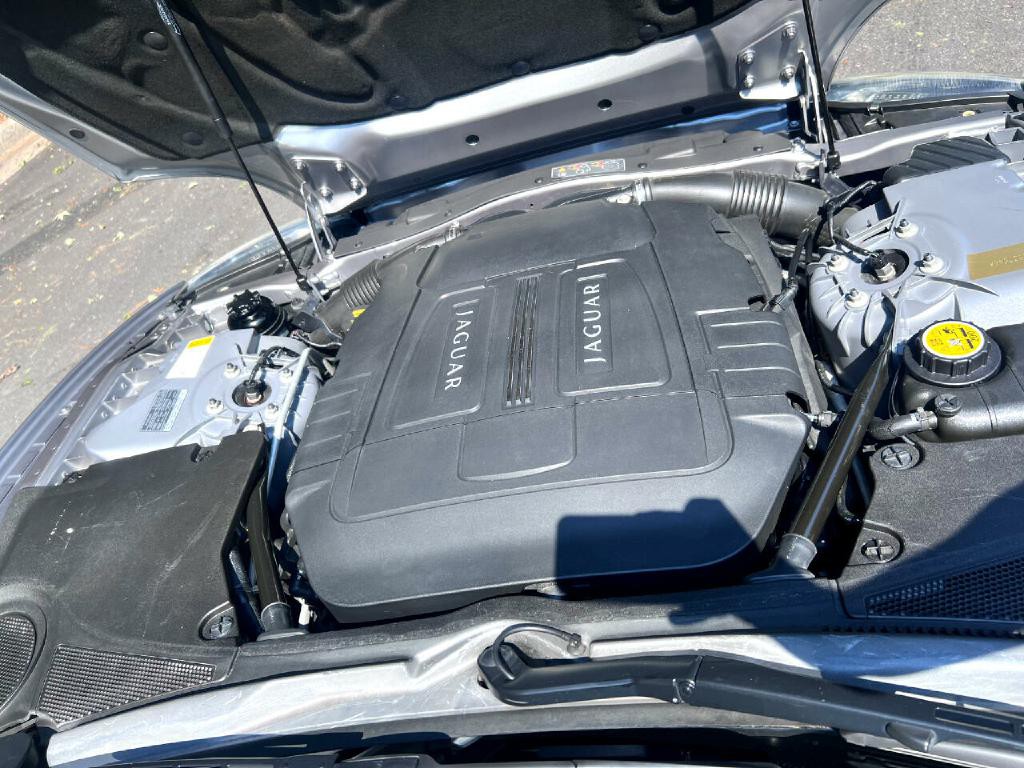 2010 Jaguar XK-Series Image 27
