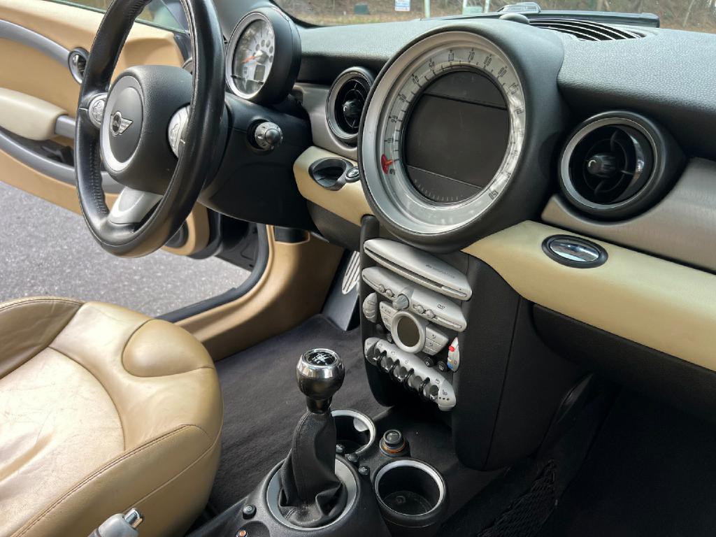 2008 MINI Cooper Clubman Image 16