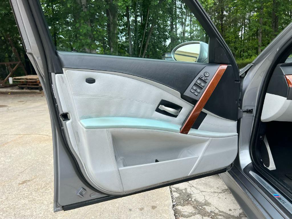 2007 BMW M5 Image 11