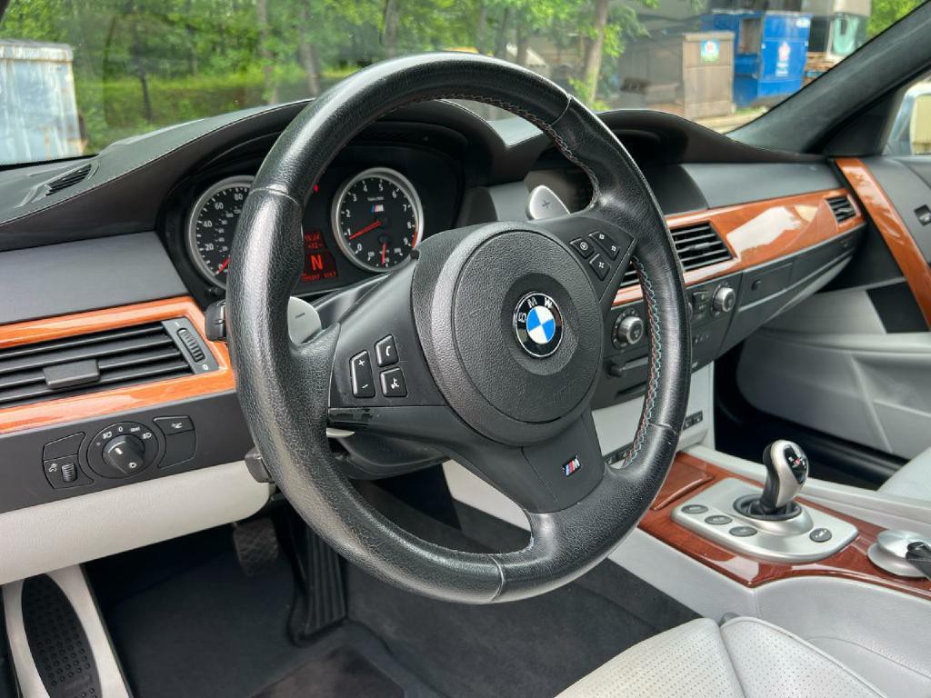 2007 BMW M5 Image 12
