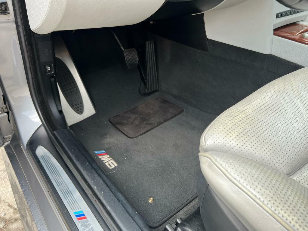2007 BMW M5 Image 14