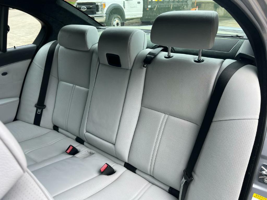 2007 BMW M5 Image 24