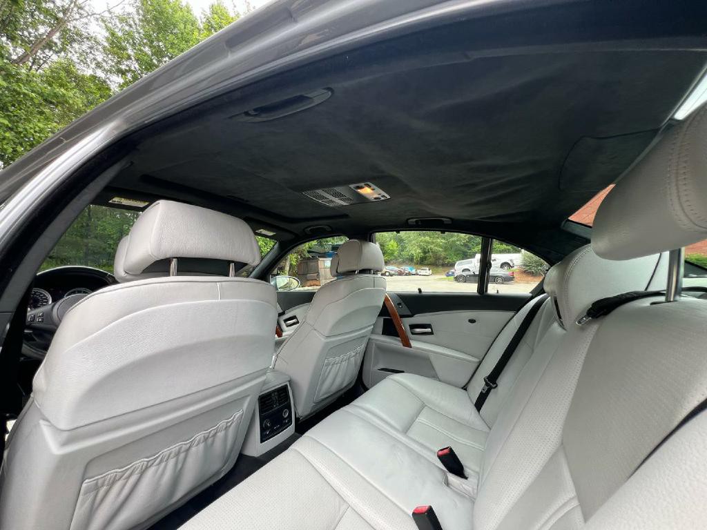 2007 BMW M5 Image 25