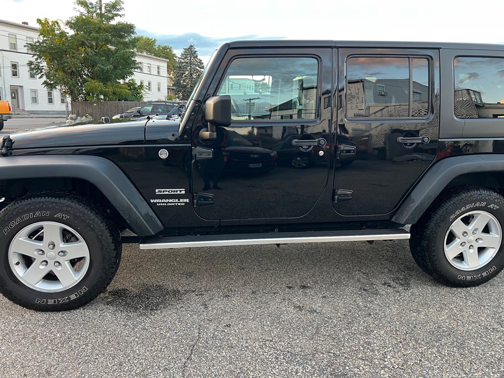 2017 Jeep Wrangler Unlimited Image 2