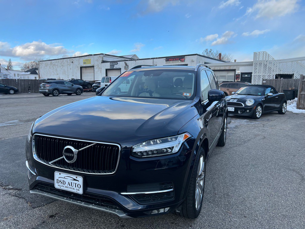 2017 Volvo XC90 Image 1