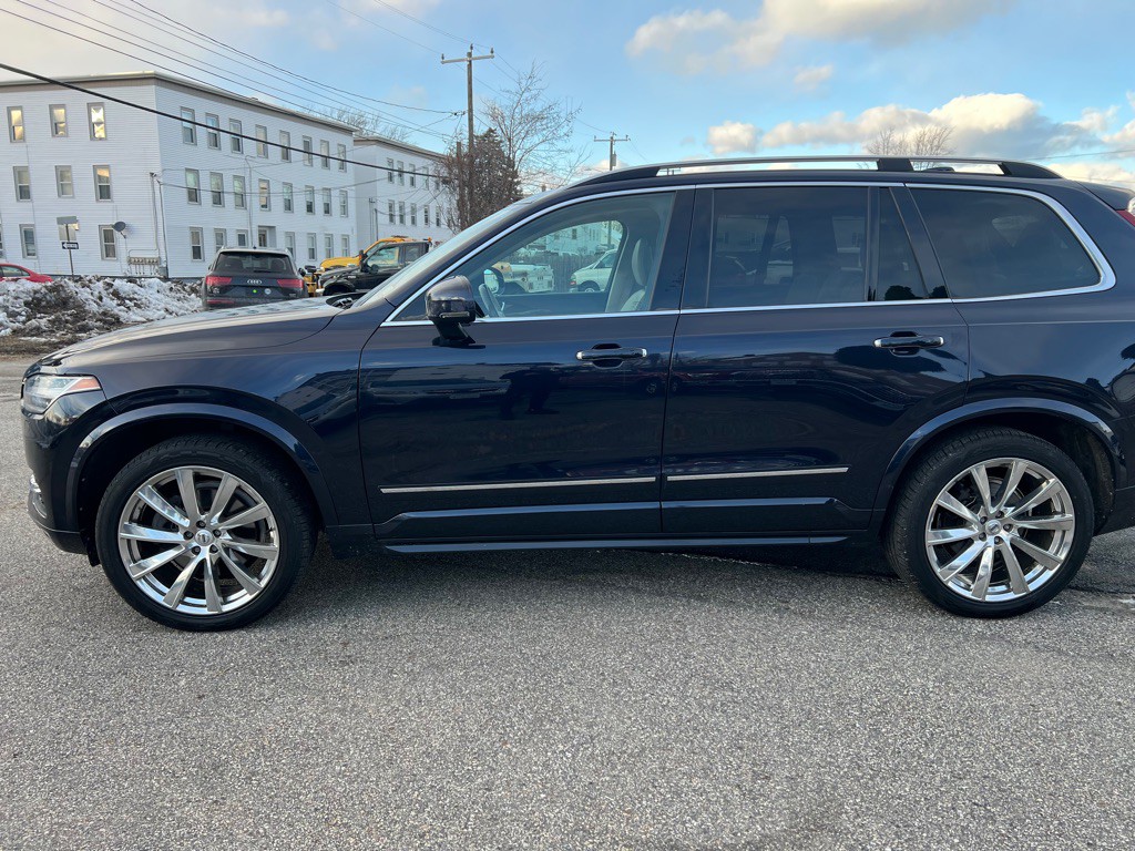 2017 Volvo XC90 Image 2