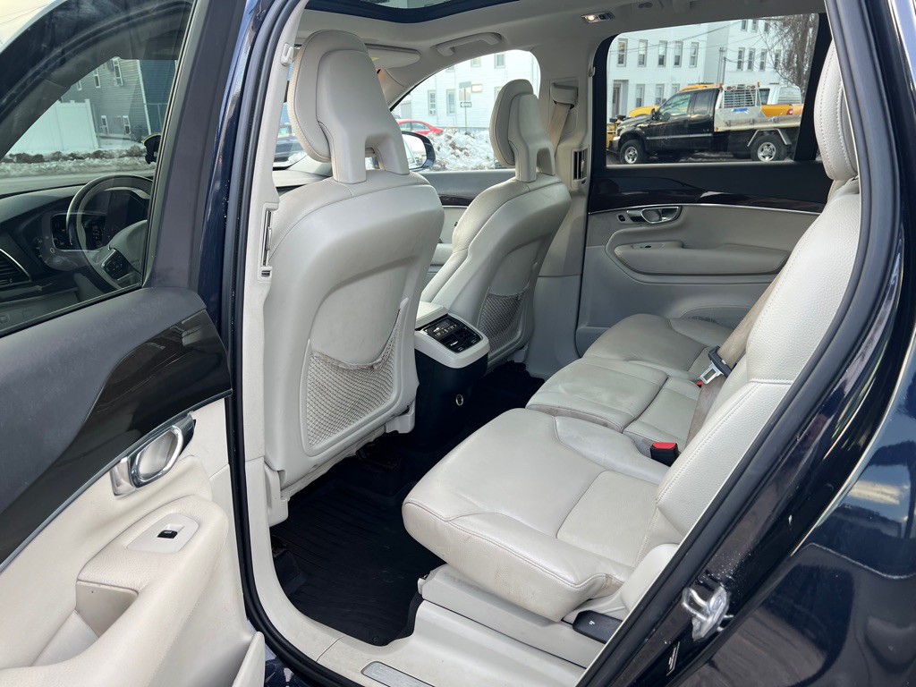 2017 Volvo XC90 Image 10