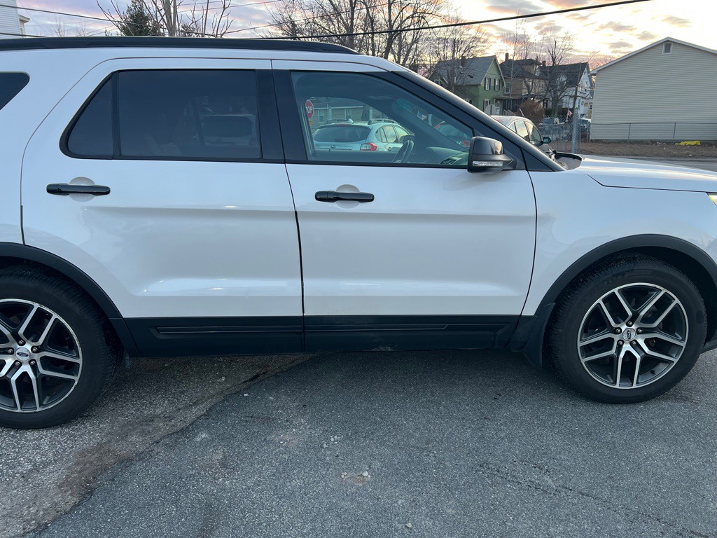 2017 Ford Explorer Image 6